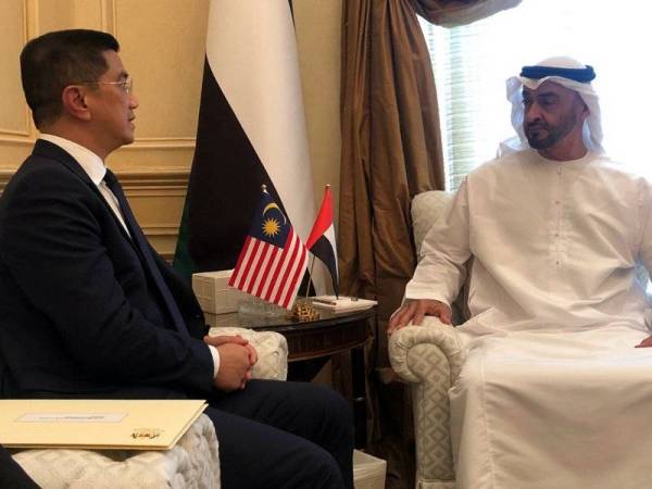 Datuk Seri Mohamed Azmin Ali mengadap Putera Mahkota Abu Dhabi yang juga Timbalan Komandan Tertinggi Angkatan Bersenjata Yang Mulia Sheikh Mohamed bin Zayed Al Nahyan sempena lawatan kerjanya ke Emiriyah Arab Bersatu (UAE). Foto: Bernama