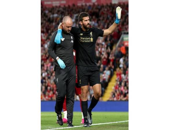 Alisson terpaksa dibawa keluar selepas di belenggu kecederaan betis pada aksi pembukaan Liga Perdana Inggeris 10 Ogos lalu.