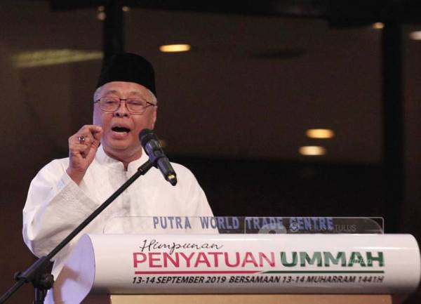 Ismail Sabri ketika ceramah perdana pada Himpunan Penyatuan Ummah (HPU914) di PWTC malam tadi. - Foto Zahid Izzani