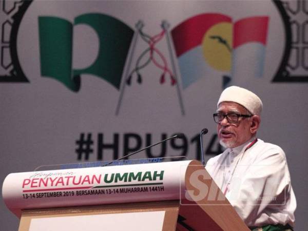 Presiden Pas, Datuk Seri Abdul Hadi Awang berucap pada Himpunan Penyatuan Ummah di Pusat Dagangan Dunia Putra (PWTC) di sini hari ini.- Foto SHARIFUDIN ABDUL RAHIM