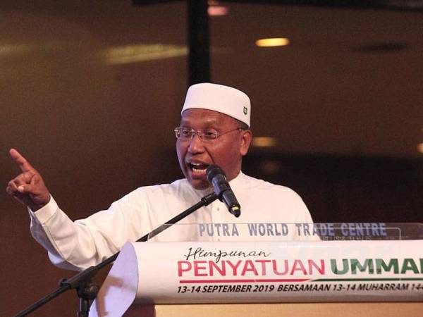 Idris ketika ceramah perdana pada Himpunan Penyatuan Ummah di PWTC malam tadi - Foto ZAHID IZZANI