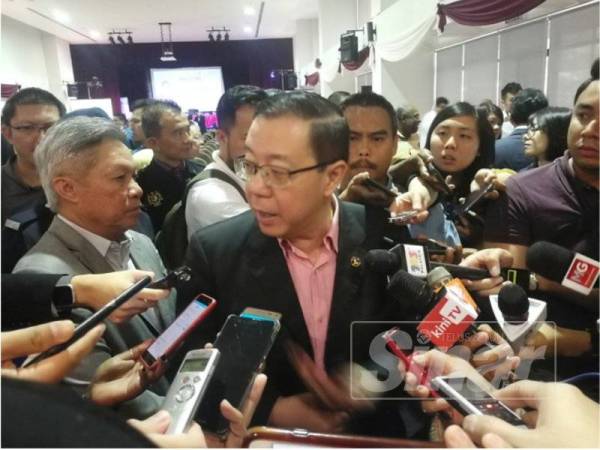 Guan Eng bercakap kepada pemberita selepas merasmikan Program PKPS di Dewan Mutiara, Menara Hasil Petaling Jaya hari ini.