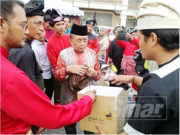 Rais berkesempatan beramah mesra dengan ahli Bersatu pada program di Senawang hari ini.