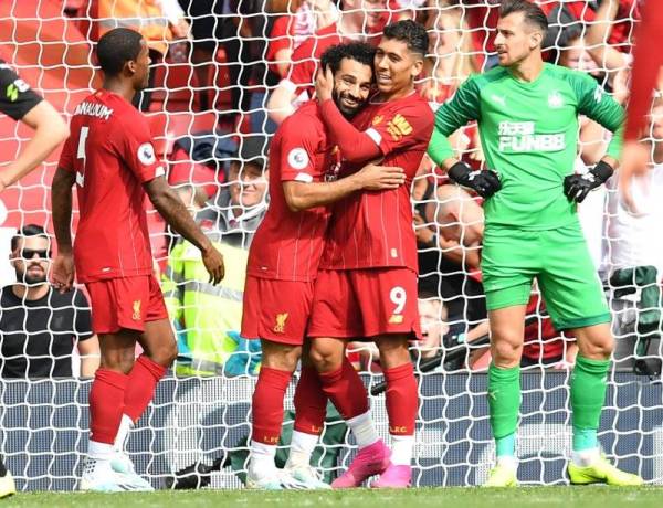 Gerakan Firmino membolehkan penggempur Liverpool, Mohamed Salah dan Sadio Mane lebih mudah merobek gawang lawan.