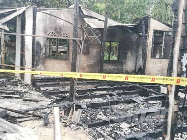 Beginilah keadaan rumah Mohd Nor Khairul Azhar Embong, 28, yang terlibat dalam kebakaran malam tadi.