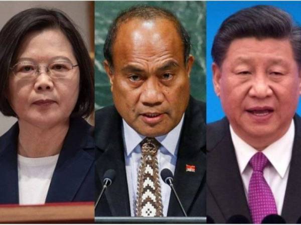 Presiden Kiribati, Taneti Maamau (tengah) menukar hubungan diplomatik dengan rakan sejawatannya dari China, Jin Xinping (kanan) selepas memutuskan hubungan dengan Taiwan yang berada di bawah pemerintahan Tsai Ing-wen.