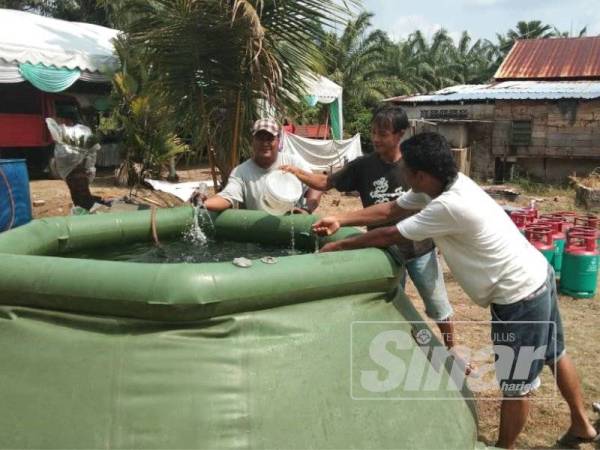 Bekalan air disediakan penduduk sepanjang tempoh bekalan air berjadual di utara Pontian.