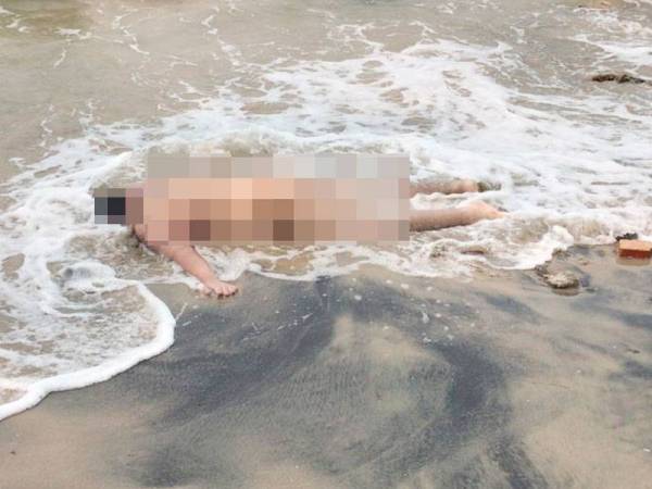 Mayat seorang lelaki ditemukan terdampar di tepi pantai Batu 1 dekat Port Dickson semalam. - Foto PDRM