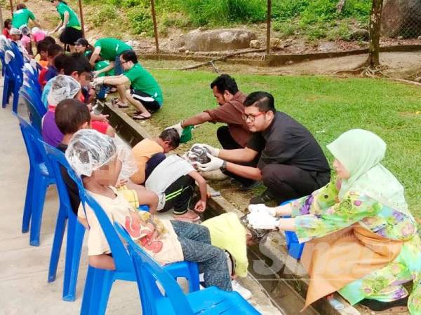 Kesemua murid orang asli SK Balar dijangkiti kutu kepala.