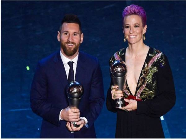 Lionel Messi memenangi anugerah Pemain Lelaki Terbaik FIFA manakala Megan Rapinoe memenanginya bagi kategori wanita untuk meraikan tahun bersejarah buat ikon Piala Dunia Amerika Syarikat itu. - Foto AFP