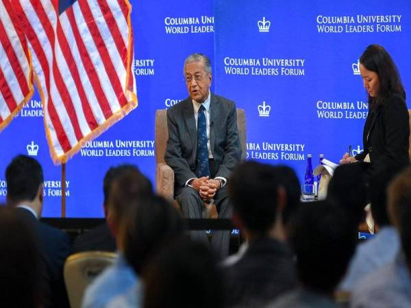 Dr Mahathir pada Forum Pemimpin Dunia di Columbia University di sini semalam. FOTO: BERNAMA