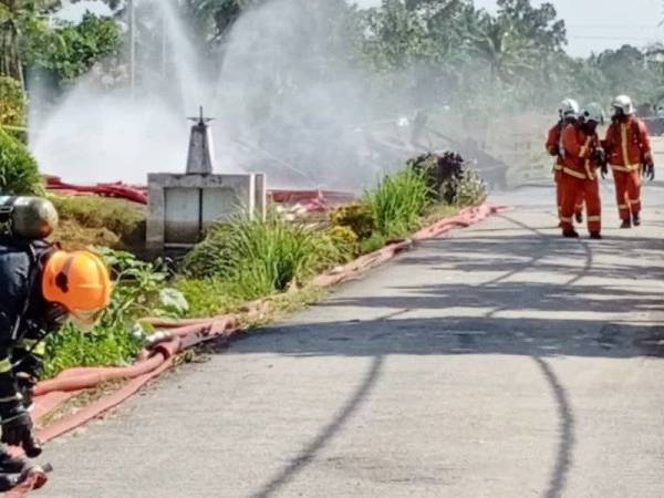 Tiada bahan berbahaya direkodkan susulan tumpahan bahan kimia yang berlaku di Kampung Parit Mentara 3 di sini semalam.