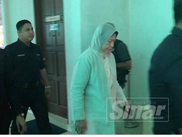 Zuraida ketika hadir mengikuti keputusan Inkues Kematian Muhammad Adib Mohd Kassim di sini hari ini. -Foto Sinar Harian