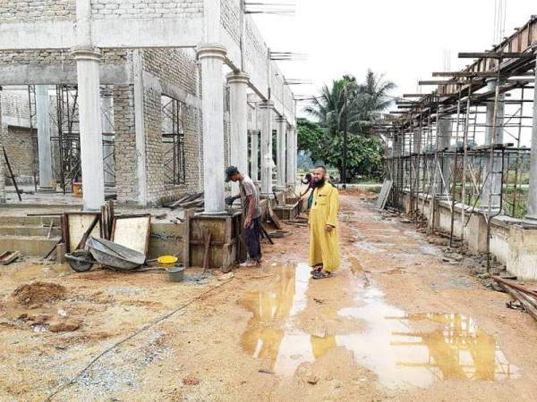 Mohamad Azlan berkongsi rezeki dengan menaja pembinaan madrasah dan surau tahfiz.