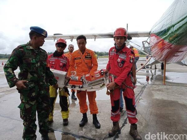 Kotak hitam millik pesawat kargo, Twin Otter DHC6-400 ditemui pagi tadi. - FOTO DETIK.COM 