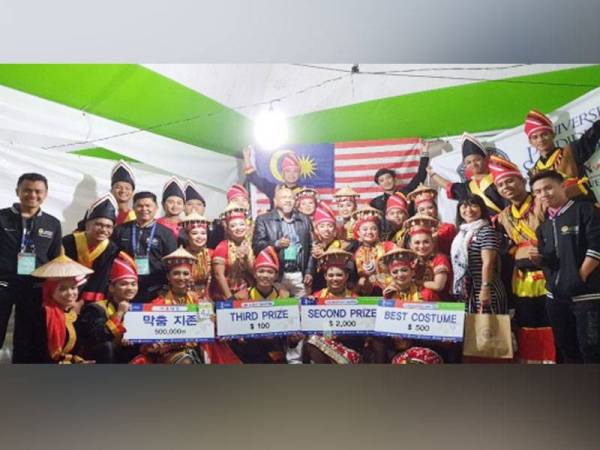 Pasukan tarian Malaysia yang diwakili 26 penuntut UPSI muncul naib juara keseluruhan pertandingan pada Festival Tarian Sedunia Cheonan 2019 di Korea Selatan malam tadi.