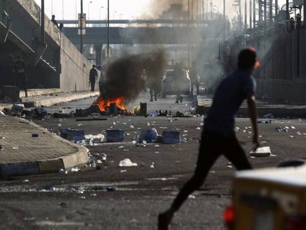 Situasi di Baghdad dan kawasan di selatan negara itu makin meruncing akibat siri protes sejak Selasa lalu. - Foto AFP