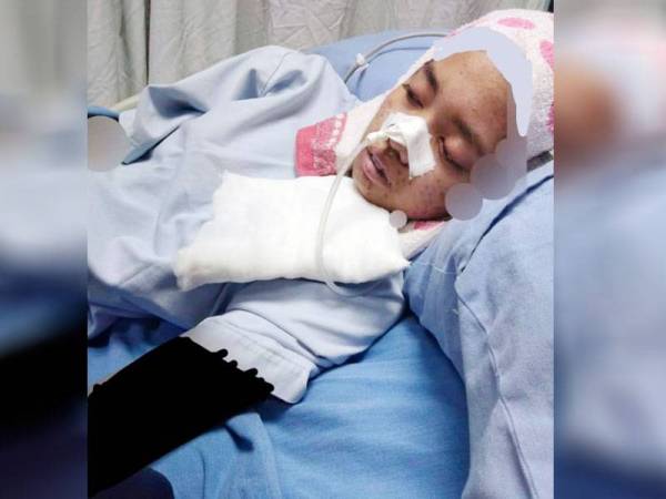 Azyanshah mengirim foto anaknya yang kini sudah sedar daripada koma dan masih di ICU sebuah hospital di Mesir.