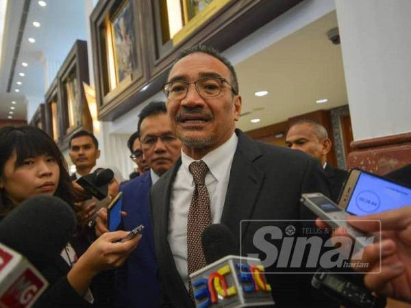 Hishamuddin di Parlimen hari ini. - FOTO SHARIFUDIN ABDUL RAHIM