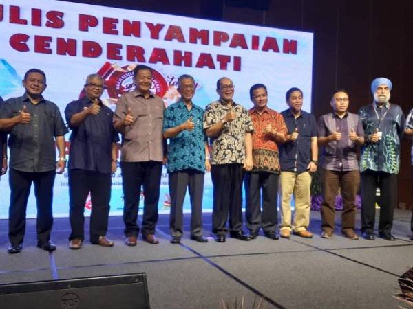 Majlis makan malam sempena Mesyuarat Agong Tahunan Majlis Keselamatan Jalan Raya (MKJR) Kebangsaan.