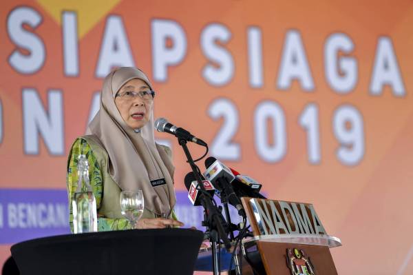 Dr Wan Azizah menyampaikan ucapan pada majlis pelancaran Bulan Kesiapsiagaan Nasional 2019 bertemakan 'Kesiapsiagaan Bencana, Tanggungjawab Bersama' di ibu pejabat Nadma hari ini. -Foto Bernama