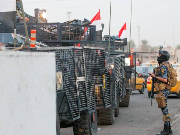 Pasukan polis diberikan kuasa semula untuk mengawal keselamatan di Sadr City semalam. - Foto AFP