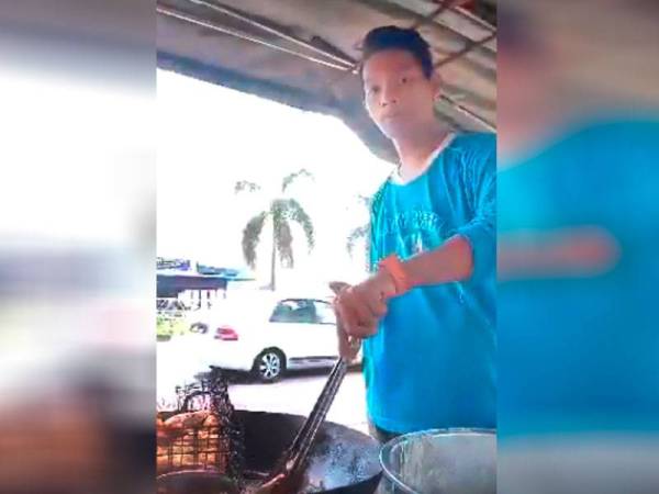 Mohamad Amirul kini tidak malu lagi bergelar peniaga pisang goreng malah kini mahir untuk menghasilkan pisang goreng yang rangup dan sedap dimakan