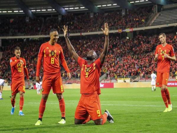 Lukaku (tiga, kiri) meraikan jaringannya dalam perlawanan kelayakan Euro 2020 di Stadium King Baudouin, awal pagi tadi. - Foto GOAL.COM