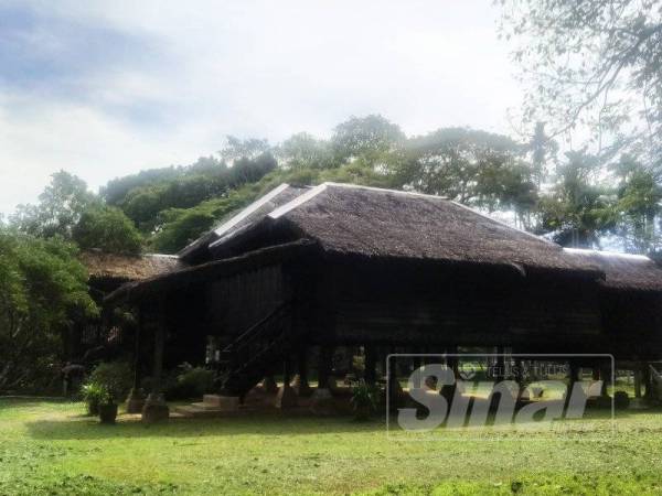 Rumah Tok Su ditutup sementara waktu demi memberi laluan kerja pembersihan pokok tumbang.