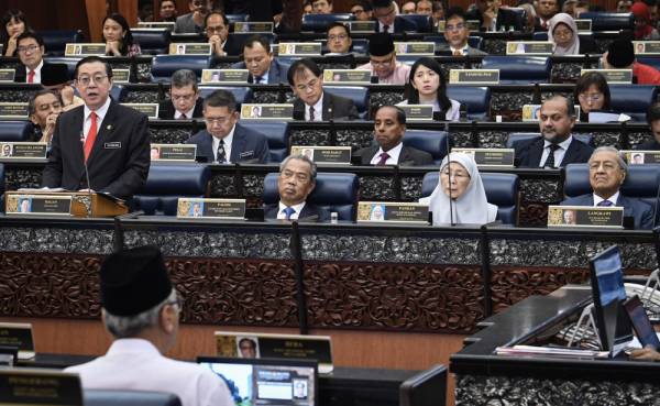 Lim Guan Eng ketika membentangkan Belanjawan 2020 di Parlimen hari ini. -Foto Bernama