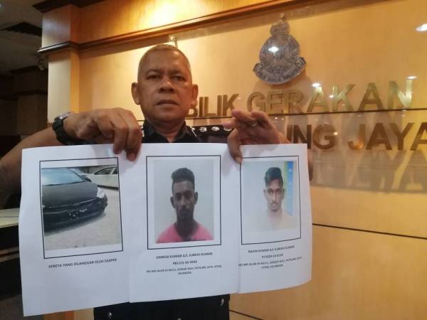 Mohd Zani menunjukkan gambar dua beradik iaitu S K Navin Kumar, 22 dan S K Danesh Kumar, 21 yang diburu polis kerana dipercayai terlibat dalam kegiatan pengedaran dadah.