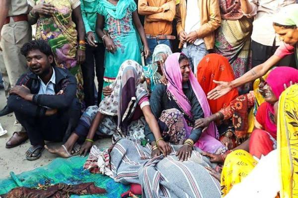 Mangsa yang maut bercadang mengambil bahagian dalam upacara keagamaan di Sungai Ganges.- Foto AFP