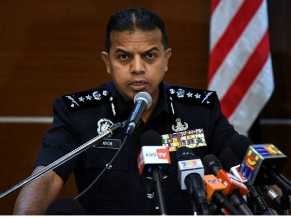 Ketua Penolong Pengarah Bahagian Counter Terrorism (E8) Cawangan Khas Bukit Aman, Datuk Ayob Khan Mydin Pitchay, pada sidang media hari ini. 