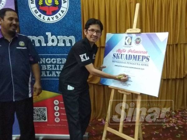 Jufitri menyempurnakan Majlis Pelancaran Program Skuad MEPS: Menggerak Pengguna Siswa di Universiti Sultan Azlan Shah di sini hari ini.