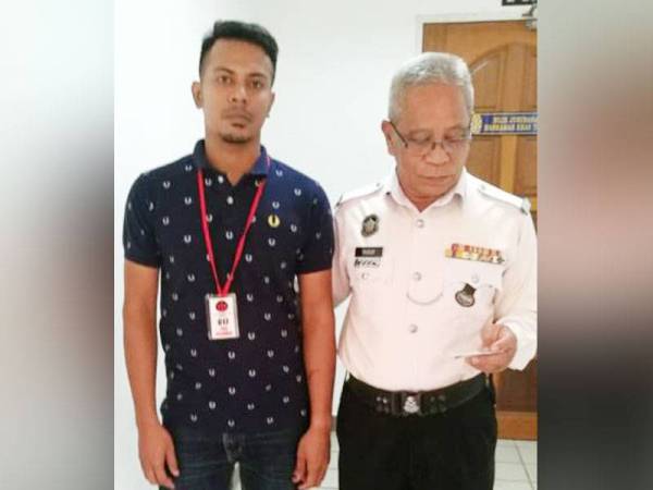 Mohd Izhan didenda RM5,000 atau tiga bulan penjara oleh Mahkamah Khas Trafik di sini hari ini kerana mempamerkan nombor pendaftaran palsu pada motosikal miliknya.