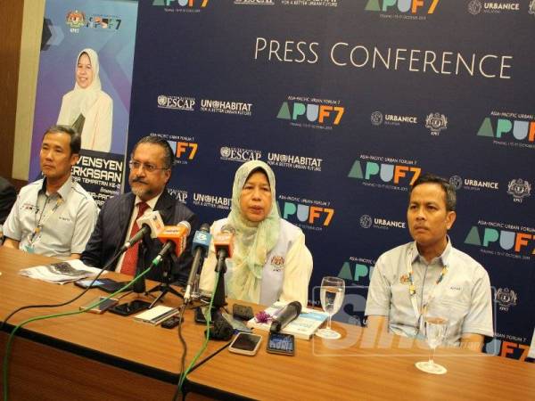 Zuraida pada sidang media selepas merasmikan konvensyen pemerkasaan pihak berkuasa tempatan 2019 pagi tadi.