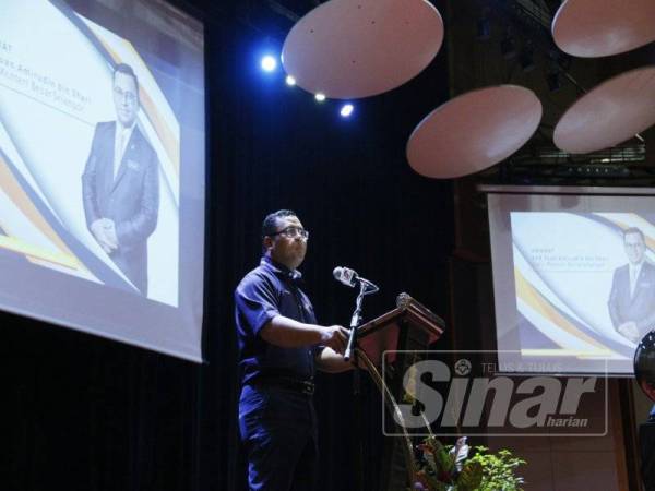 Amirudin ketika berucap merasmikan Majlis Perhimpunan Bulanan Jabatan-Jabatan Kerajaan Negeri Selangor di Auditorium, Dewan Jubli Perak di sini hari ini.