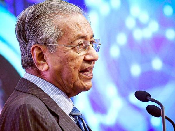 Perdana Menteri, Tun Dr Mahathir Mohamad ketika berucap pada Persidangan Antarabangsa mengenai Industri 4.0: Revolusi Global Ke Arah Perniagaan, Teknologi dan Produktiviti (MYINDUSTRIES 2019) di sini hari ini. - Foto Bernama