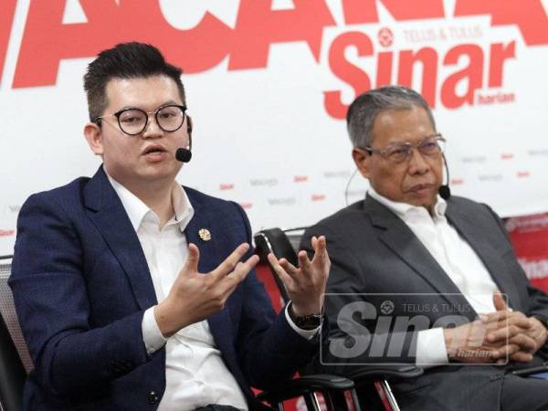 Dr Kelvin Yii Lee Wuen (kanan) selaku panelis pada pada program Wacana Sinar Harian Siri 134 bertajuk Pasca Belanjawan 2020: Siapa Untung, Siapa Rugi? di Dewan Karangkraf di sini hari ini.