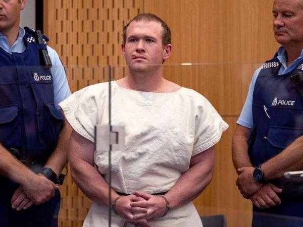 Pengganas haluan kanan kembali menjadi tumpuan pihak berkuasa selepas Brenton Tarrant (tengah) melancarkan serangan ganas ke atas dua buah masjid di Christchurch, New Zealand pada Mac lalu.