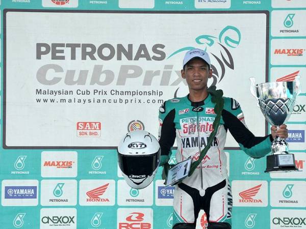 Syafiq julang nama Petronas Sprinta Yamaha Maju Motor di Litar Lumba Tangkak petang tadi.