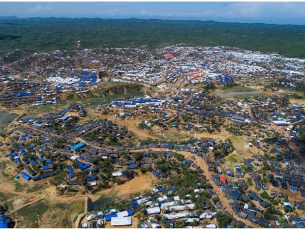 Pemandangan dari udara keadaan kem penempatan di Cox's Baar, Bangladesh yang dihuni pelarian etnik Rohingya.