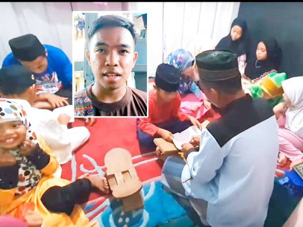 Rahmat sedang mengajar anak-anak muridnya mengaji selepas waktu Magrib.