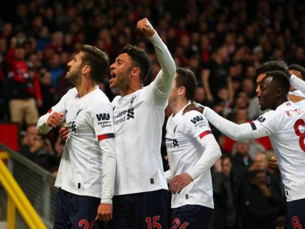 
Lallana meraikan jaringan penyamaan Liverpool ketika menentang Manchester United pada aksi Liga Perdana Inggeris di Old Trafford sebentar tadi. Foto: Premier League