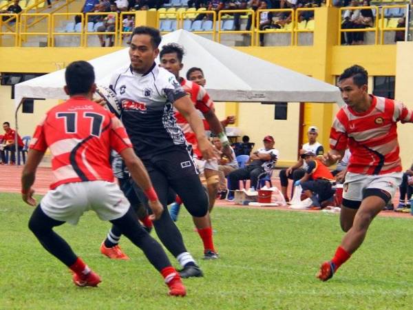 Antara aksi menarik pertemuan Terengganu Kelantan pada saingan Divisyen Premier ragbi Piala Agong 2019 di Stadium Ragbi Terengganu, baru-baru ini. - Foto: Persatuan Ragbi Negeri Terengganu.