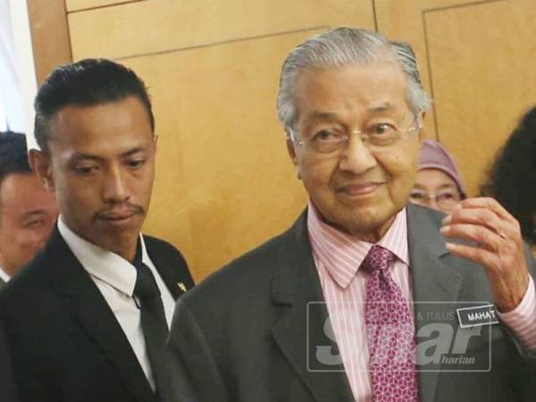 Perdana Menteri, Tun Dr Mahathir Mohamad ketika ditemui di lobi Parlimen di sini hari ini. - FOTO SHARIFUDIN ABDUL RAHIM