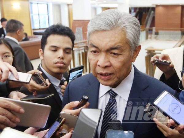 Ahmad Zahid ketika ditemui media di Parlimen hari ini. Foto Sinar Harian ROSLI TALIB