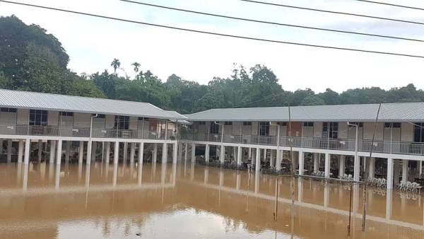 Sekolah Kebangsaan (SK) Kampung Nyalau ditutup kerana dinaiki air pagi ini. Foto: Jabatan Pendidikan Sarawak