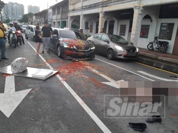 Mangsa yang dirempuh maut di tempat kejadian.