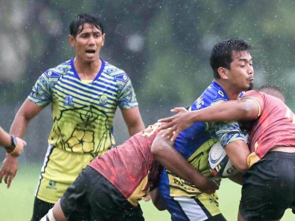 Aksi pemain Pahang ketika menentang Selangor pada saingan peringkat kumpulan baru-baru ini. - Foto Wandiyazid M Rosli